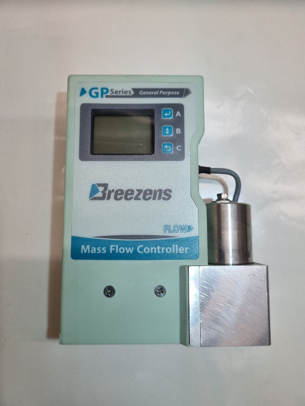 فلوکنترلر گاز متان بریزنس مدل GPC-GP با نمایشگر، مناسب گاز شهری و CH₄، رنج دبی 10 تا 50000 میلیلیتر بر دقیقه، قابل جایگزینی با شیر برقی